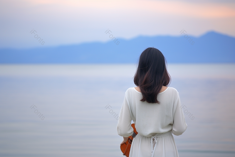 穿着白色连衣裙站在海边弹吉他背影,高清,摄影图,摄影图片,图片大全,摄影图免费下载